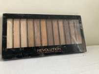 Revolution paleta cieni do oczu