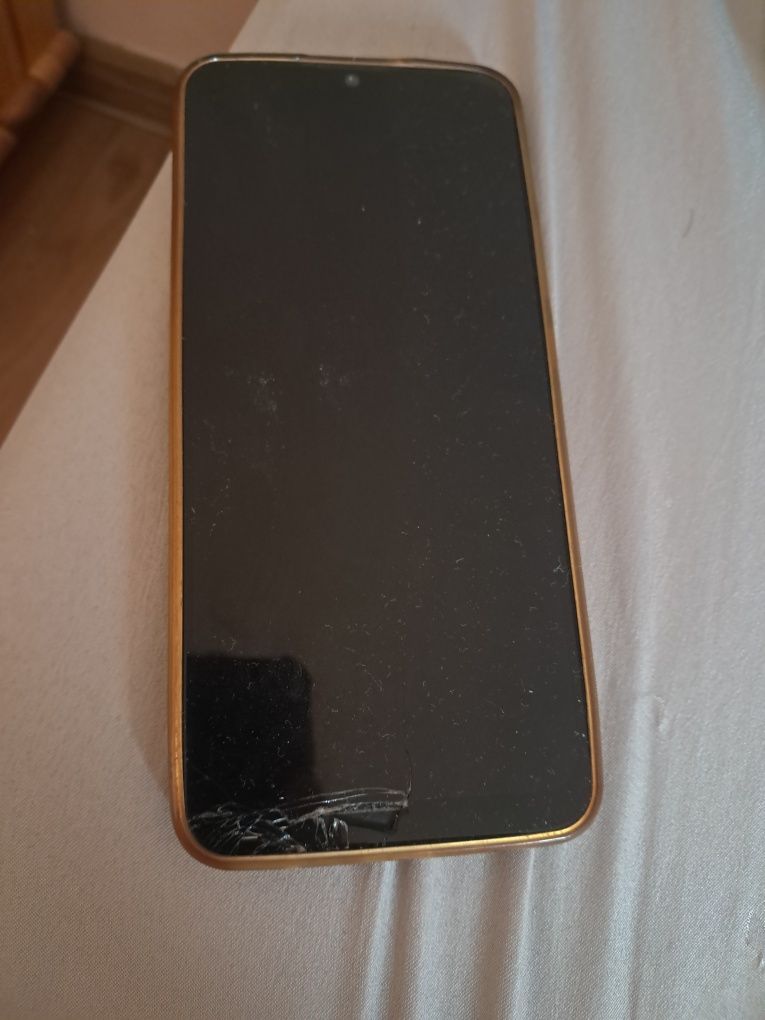 Sprzedam telefon używany motorola e5
Ma rysena ekranie ale nie przeszk