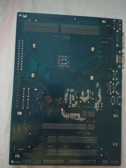 Материнська плата Asrock