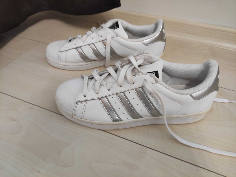 Damskie buty sportowe sneakersy Adidas Superstar 39 i 1/3 24,5 cm bdb