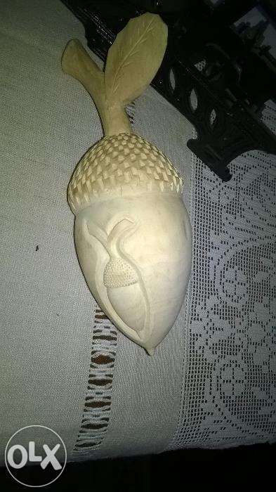 Bolota em madeira de limoeiro feita à mão