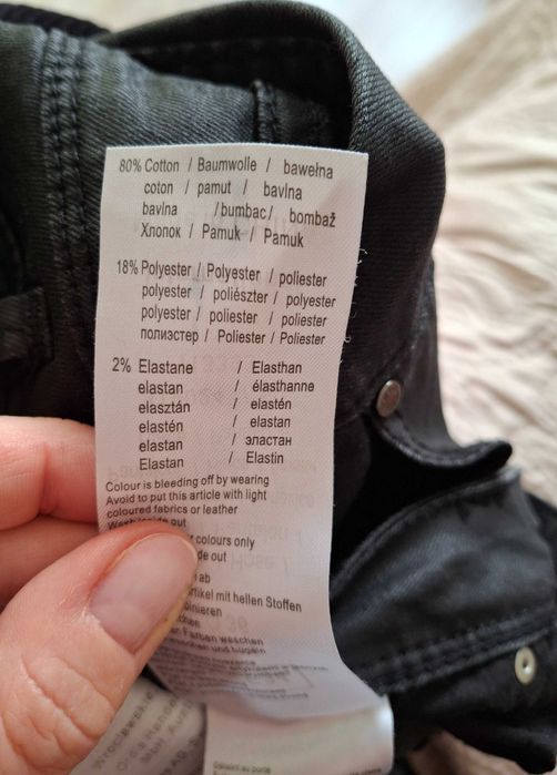 Czarne woskowane spodnie 34 XS bawełna
