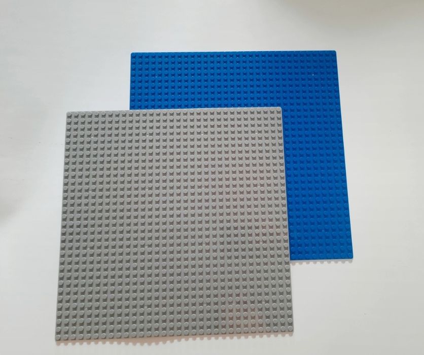 2 płytki konstrukcyjnych pasują do wszystkich zestawów LEGO Classic