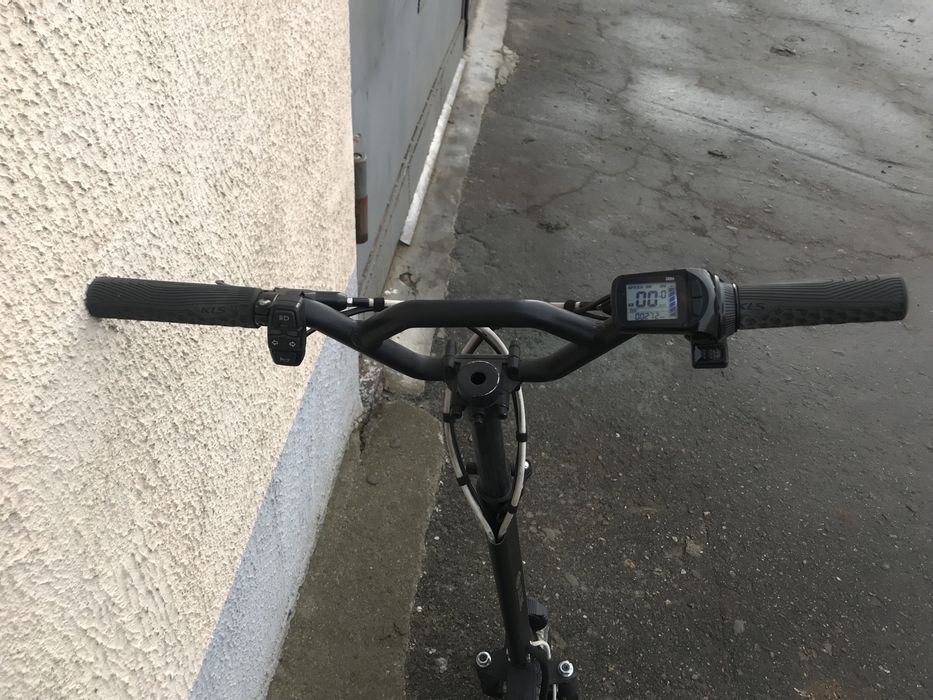 Продам єлектросамокат.Потужність 1500w 65км/год (+зарядка10А)