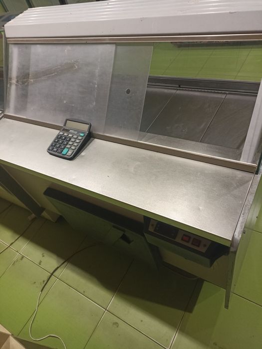 Холодильник ветрина в идеальном состоянии