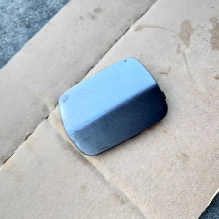 Zaślepka zatyczka haka ucha Holowniczego zderzak przód BMW seria 3 E90