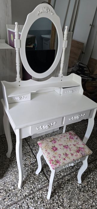 Biała Toaletka lustro taboret