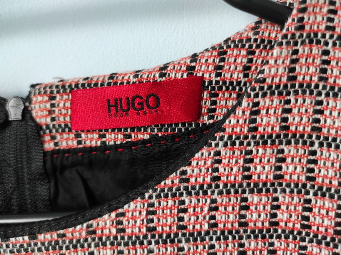Śliczna elegancka czerwono-czarna sukienka Hugo Boss r. 40 L