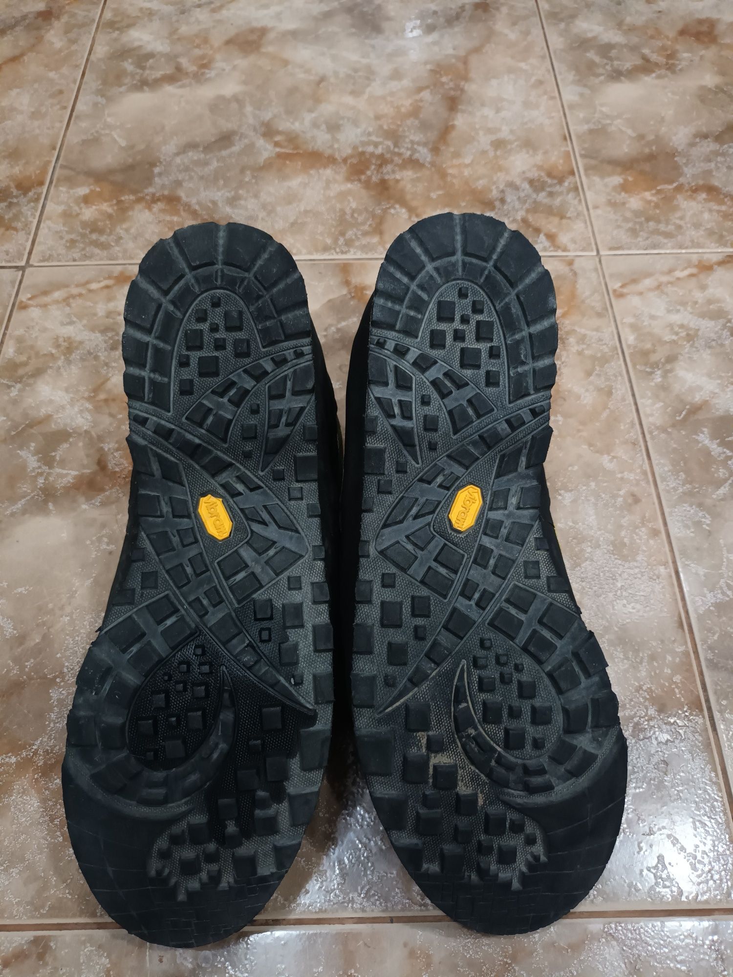 Кроссовки  Hanwag gore-tex