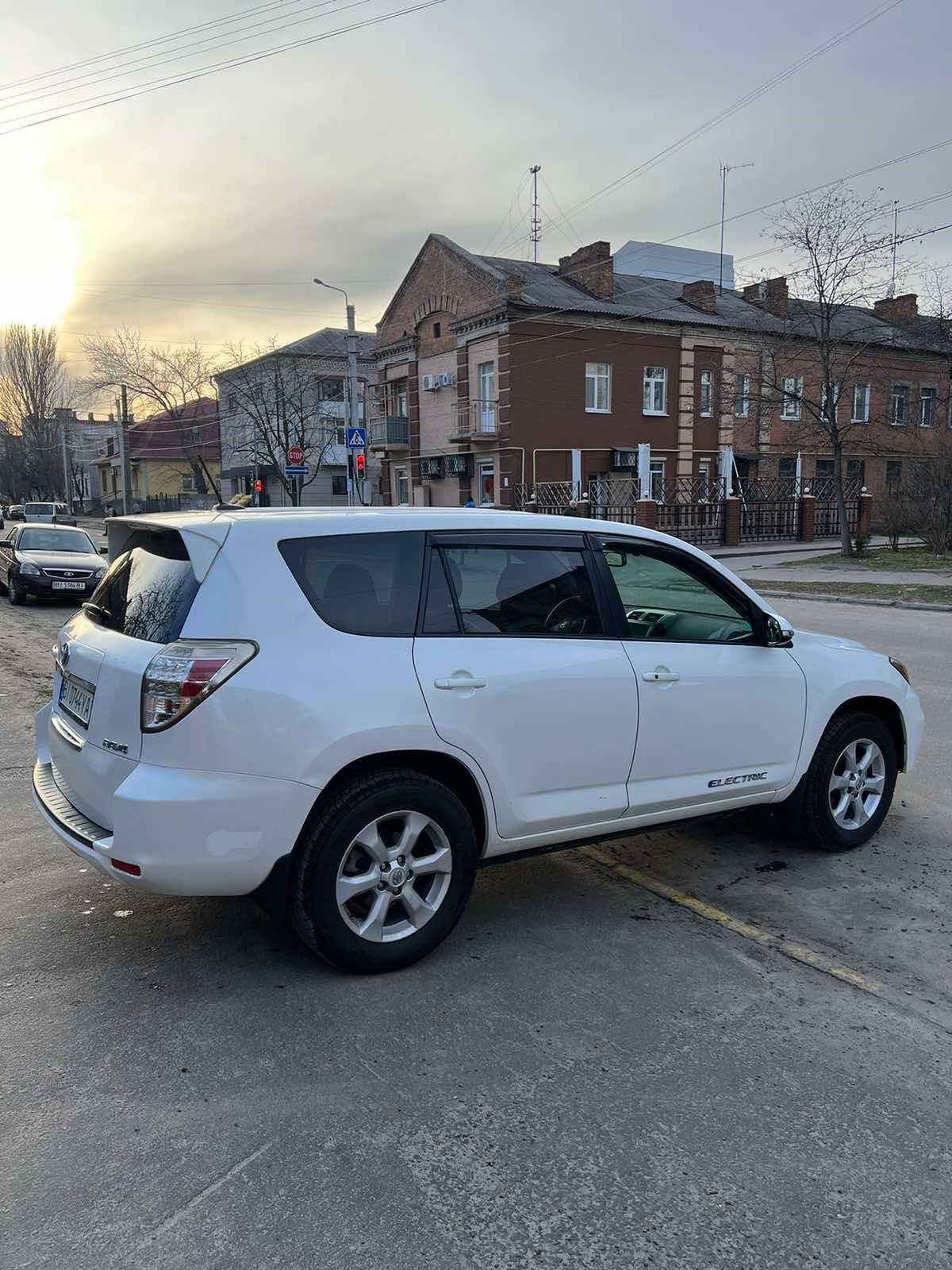 Toyota RAV4 EV 2013