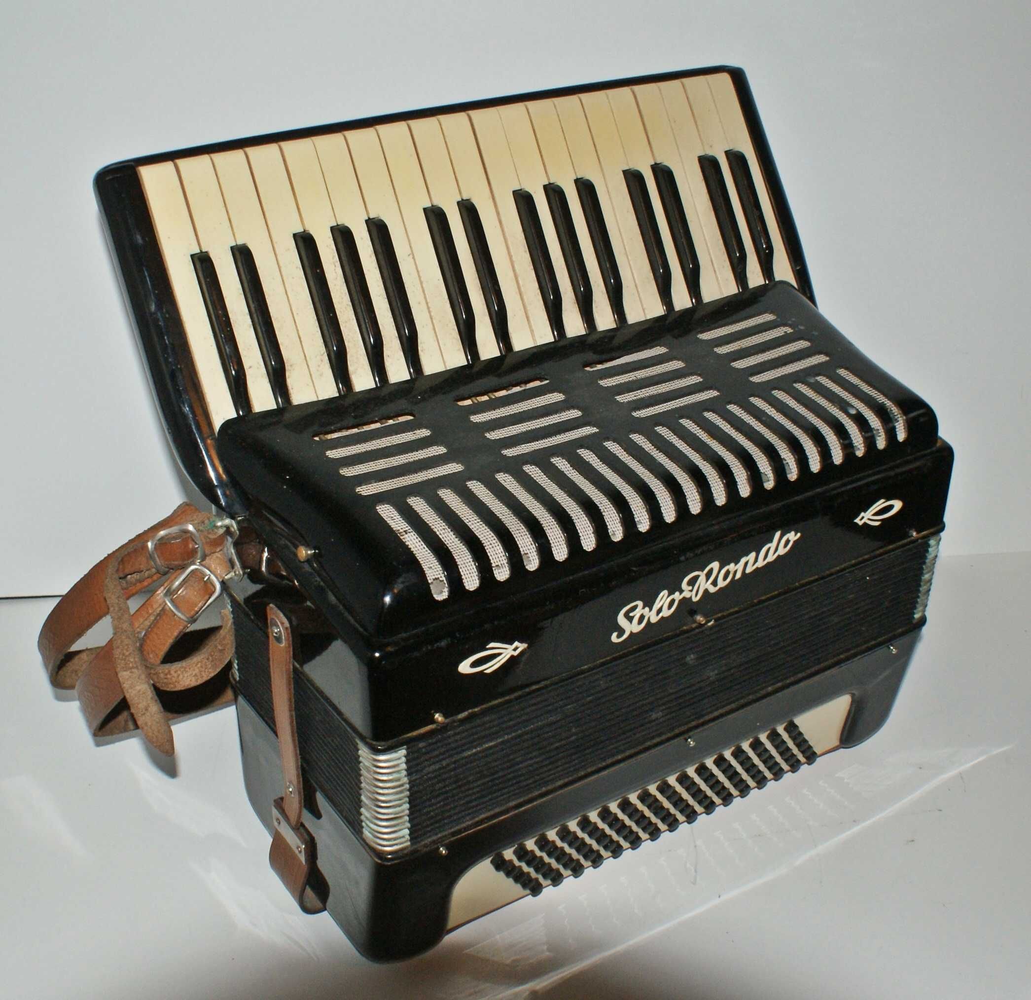 Akordeon neimiecki 80 basowy SOLO RONDO M208