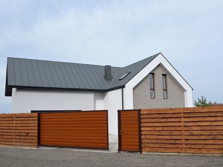 Осокорки дачі  Шлюз гнідин котедж з панорамною стіною.