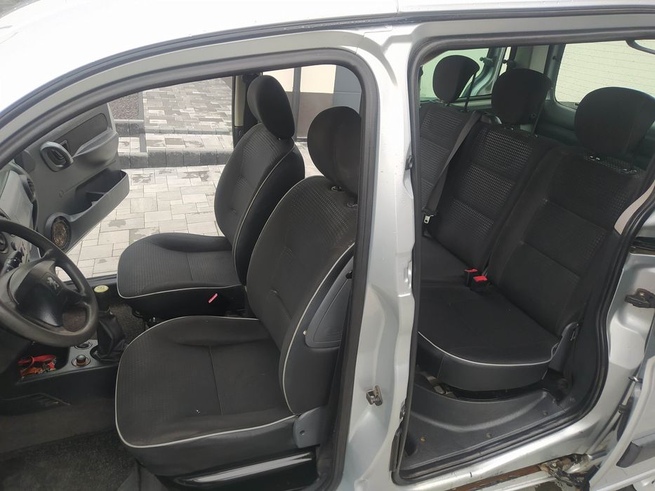 1.6 benzyna. sprawna KLIMA. 4 drzwi. HAK.