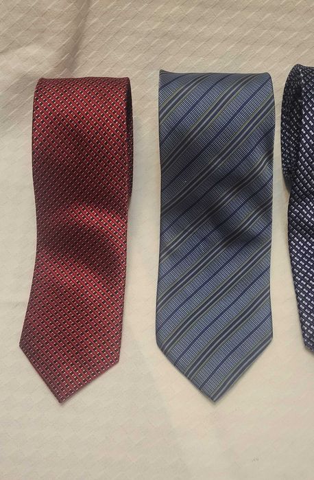 Várias gravatas de marca - usadas mas em excelente estado