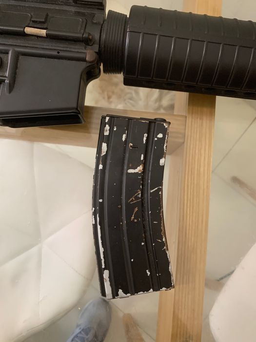 Arma airsoft (contém avaria)