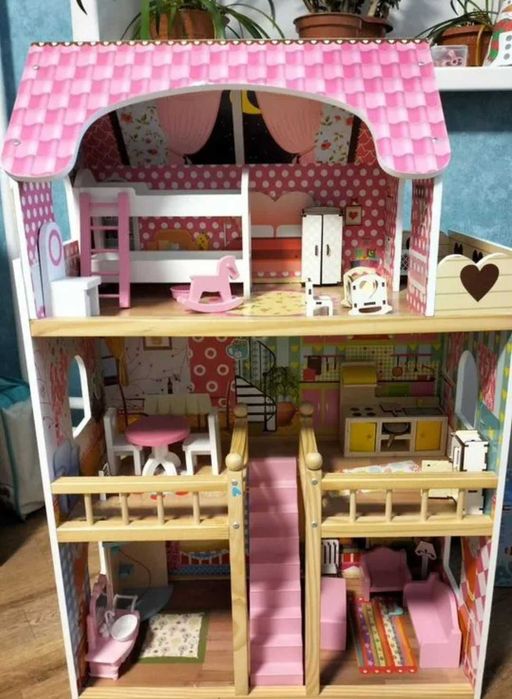 Кукольный домик с мебелью деревянный