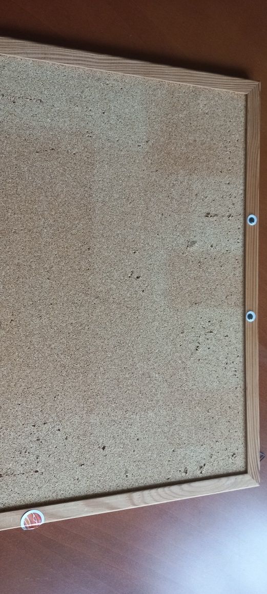 Dwie ramki Ikea oraz tablica korkowa do pokoju dziecka