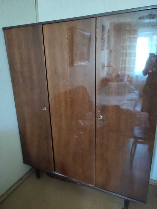 Шафа для одягу темнокоричневий