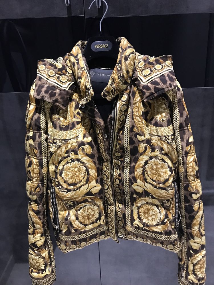 Куртка Versace очень красивая