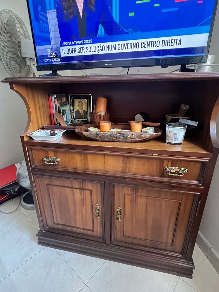 Móvel de TV de madeira