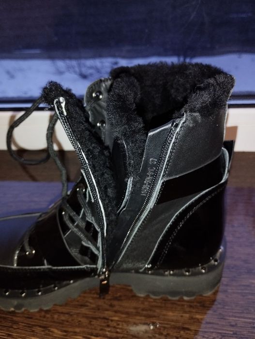 Зимние кожаные ботинки женские