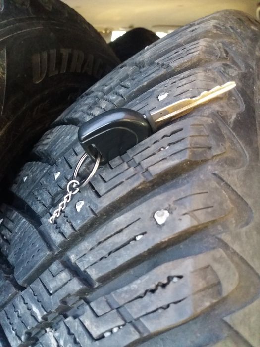 Шины зима GOODYEAR ULTRAGRIP 215/65 R16 99T год 21