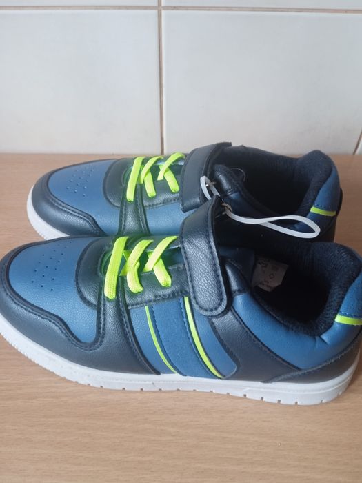 Nowe buty chłopięce , rozmiar 33 - długość wkładki 22 cm