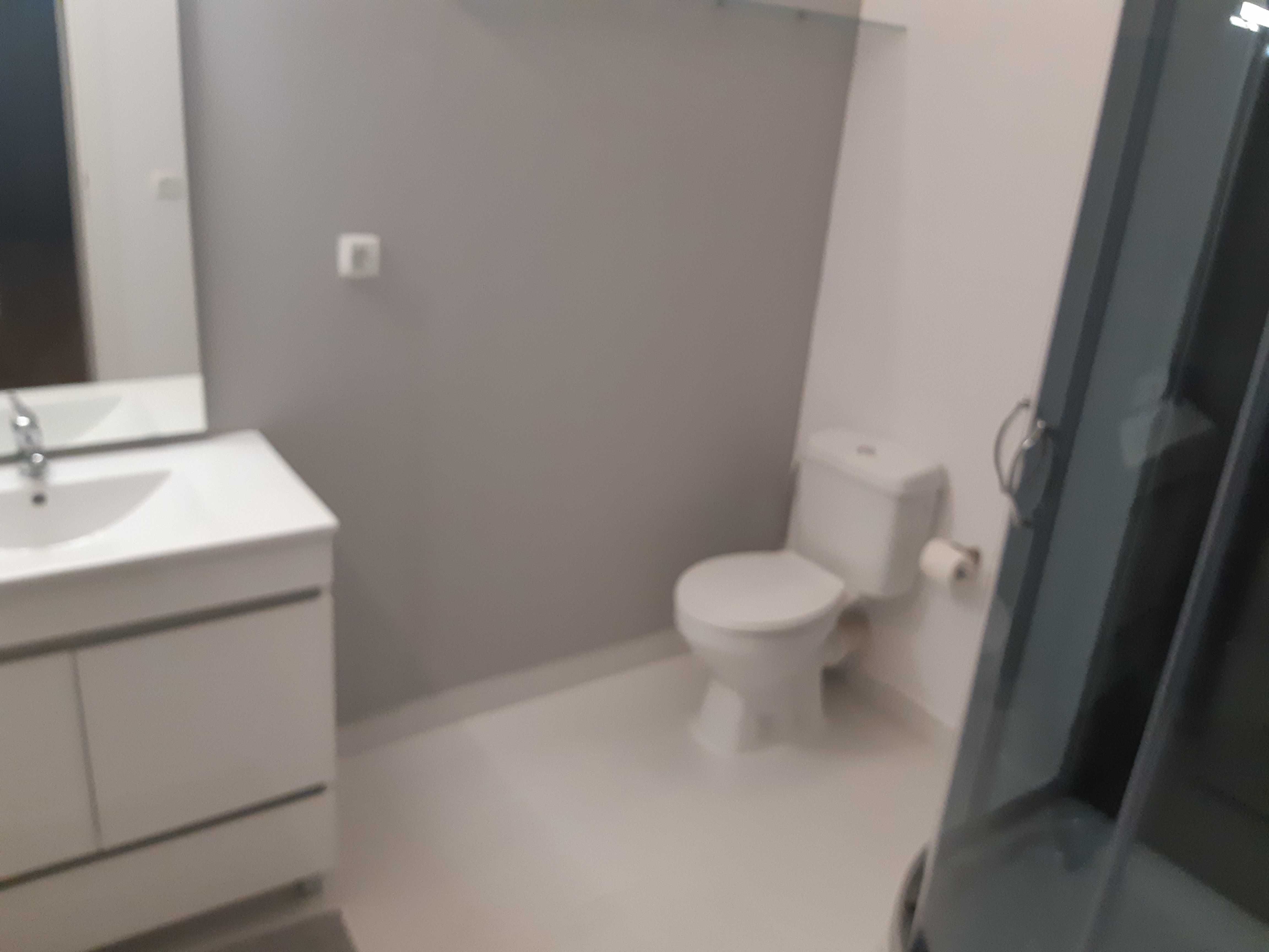Alverca - Quarto CASAL - wc PRIV.