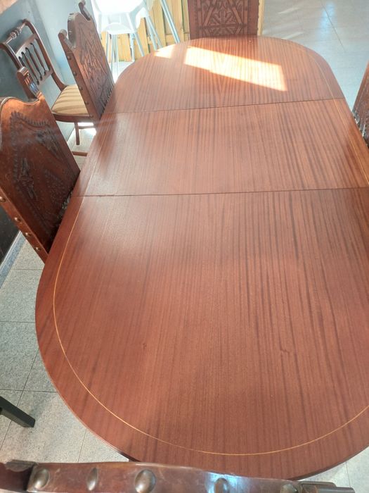 Mesa com 6 cadeiras