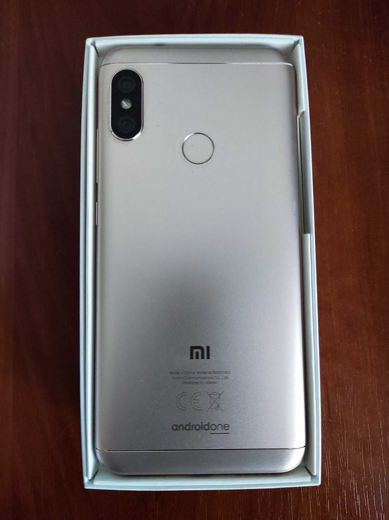 Смартфон Xiaomi Mi A2 lite 4/64GB Gold.