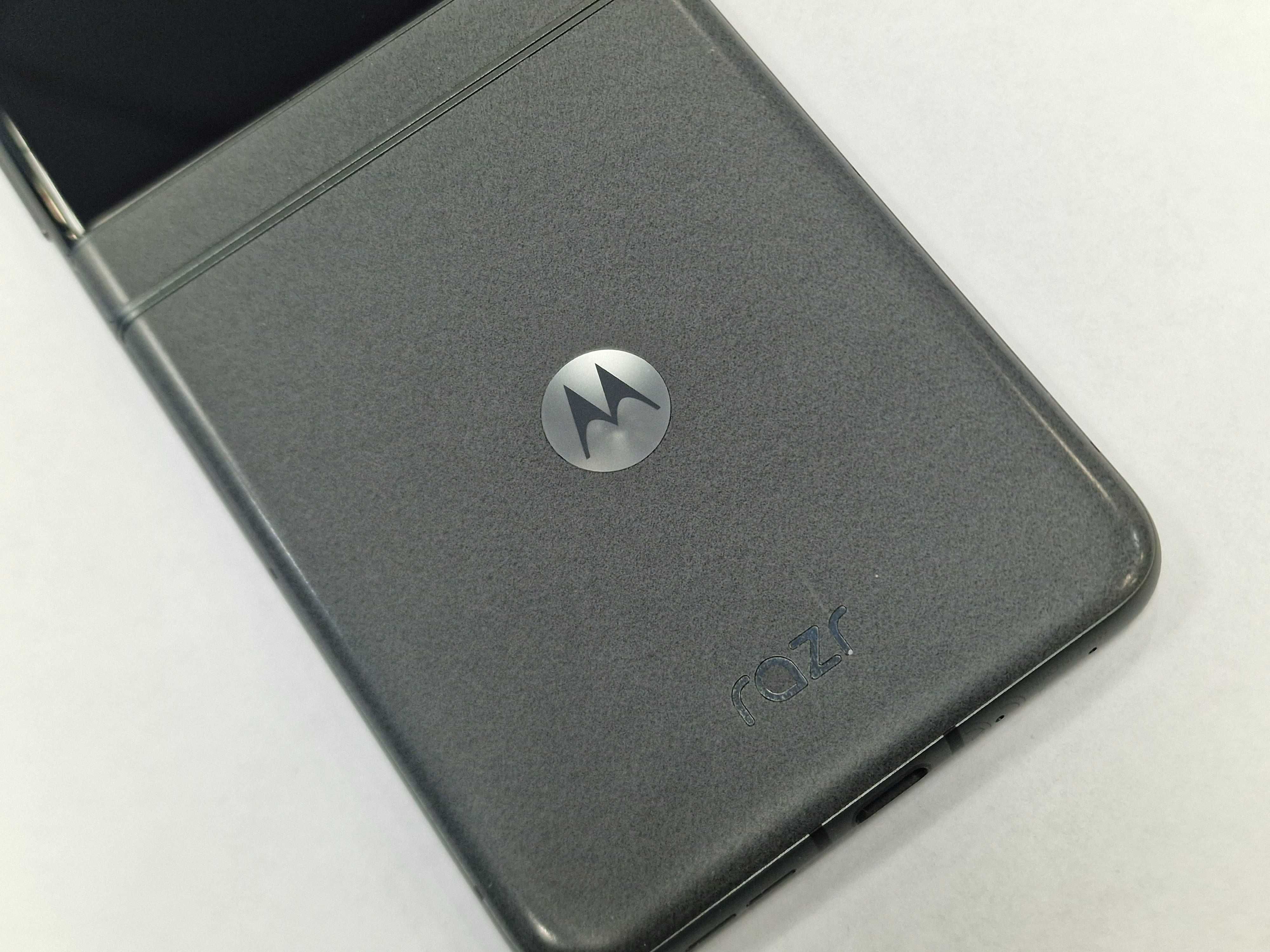 MOTOROLA RAZR 50 5G/ 8GB/ 256GB/ Koala Grey/ Grade A/ z Media Expert
