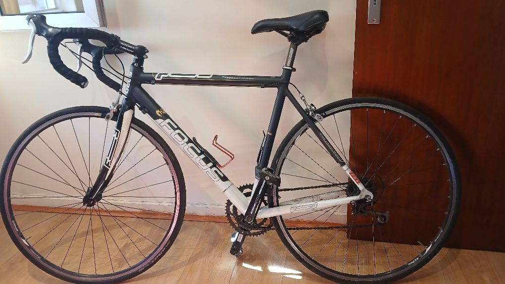 Bicicleta focus de estrada ou disporto em perfeito estado .