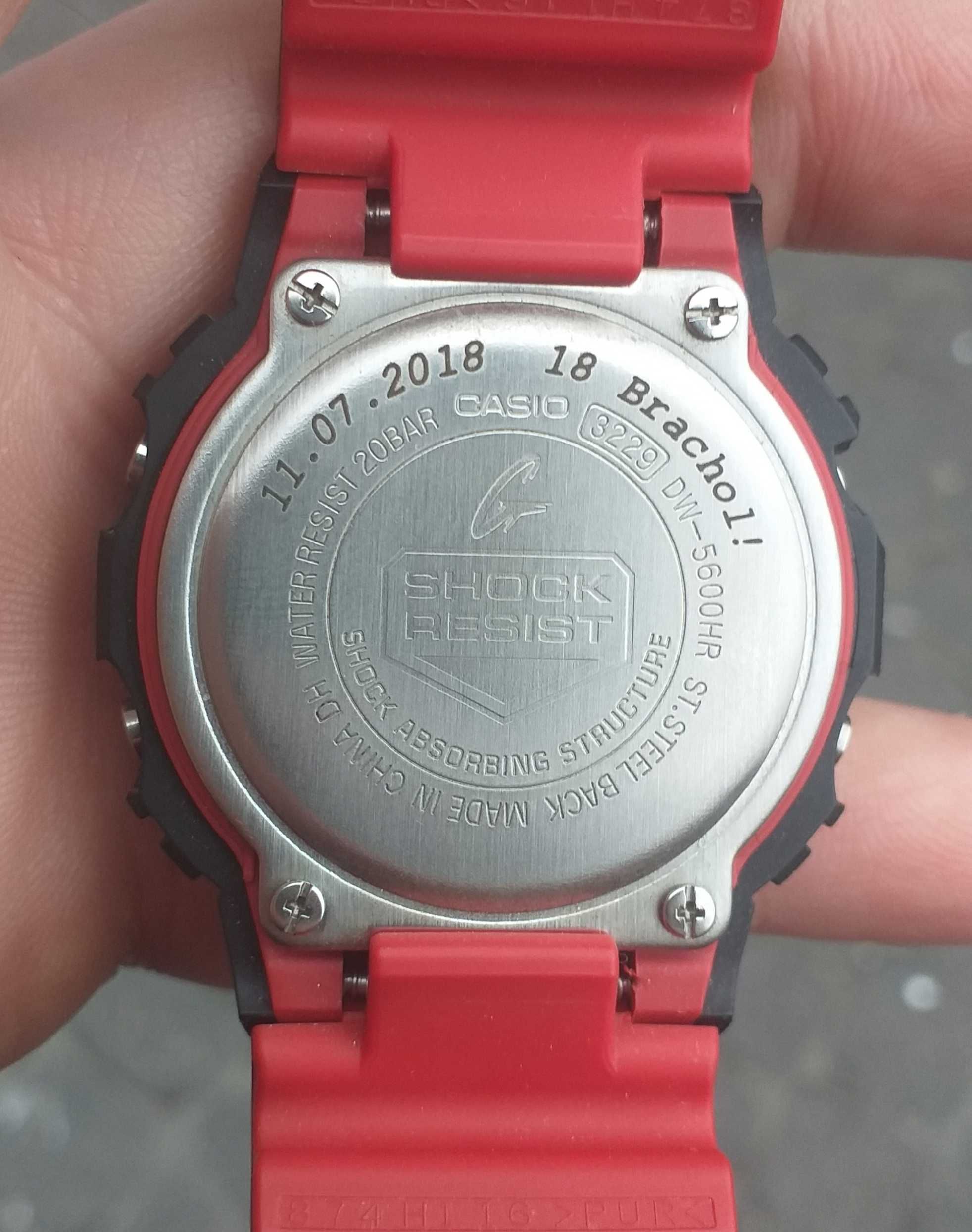 Zegarek Casio G-shock DW-5600HR-1ER ma grawer.