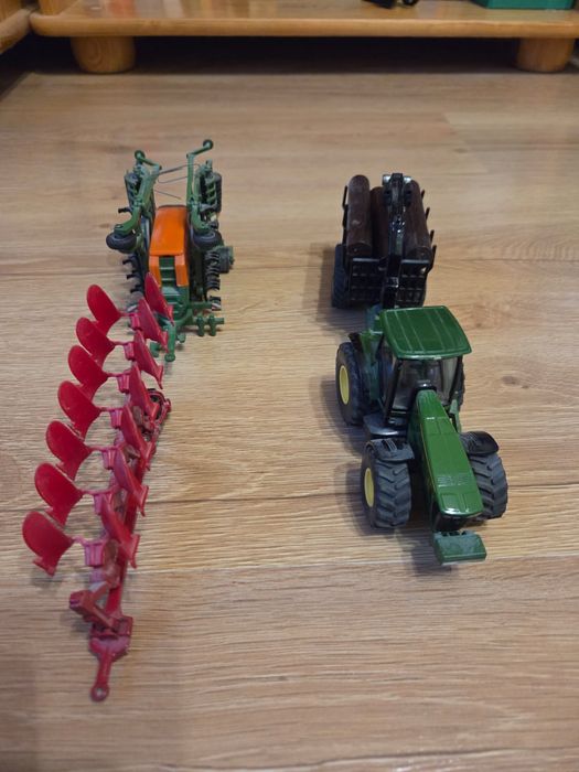 Siku traktor John Deere + pług i siewnik