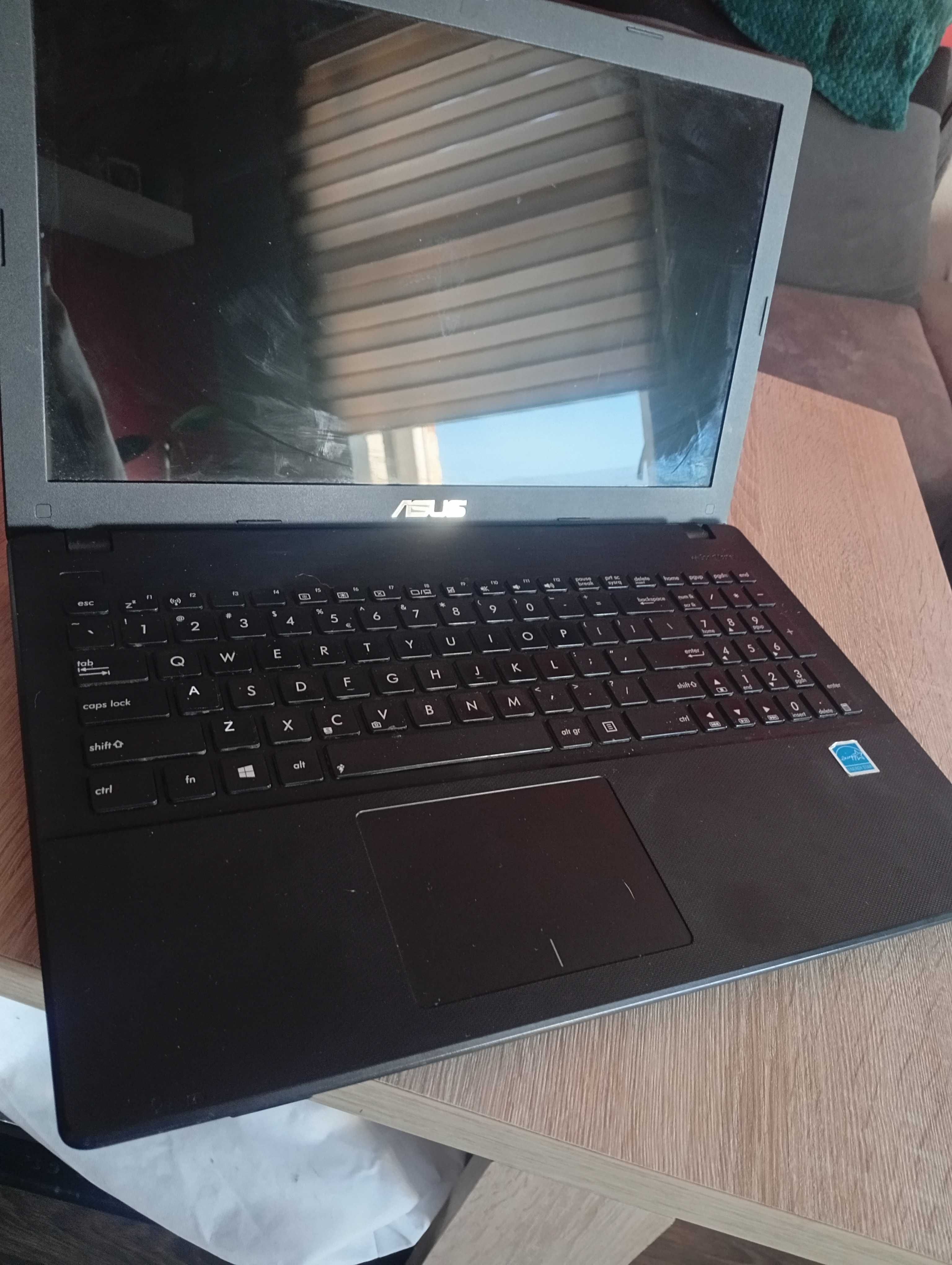 Laptop Asus z procesorem intel