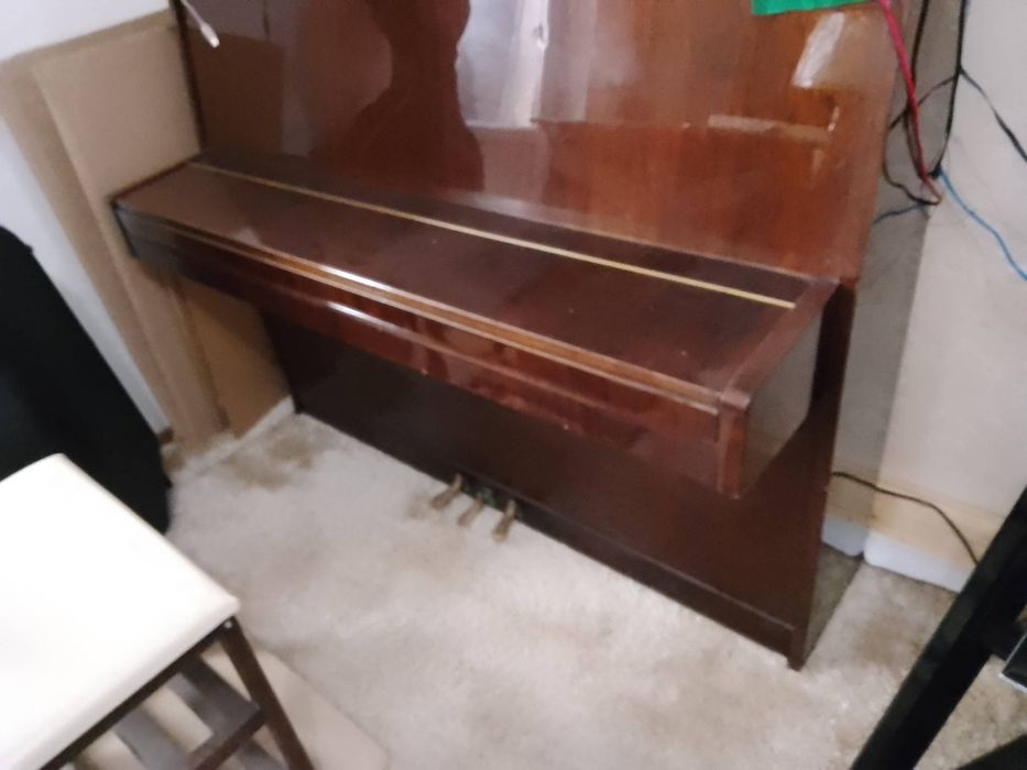 Пианино Petrof трехпедальное