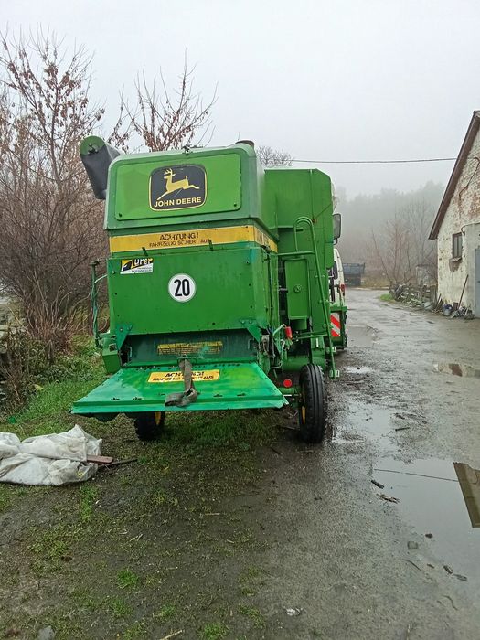 Комбайн зернозбиральний Джон Дір 1052