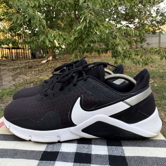 Кроссовки Nike Legend Essential 2, 44,5 размер, Оригинал, Кросівки