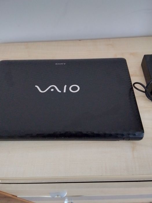 Sprzedaję laptopa. Windows 11 500 gigabajtów.