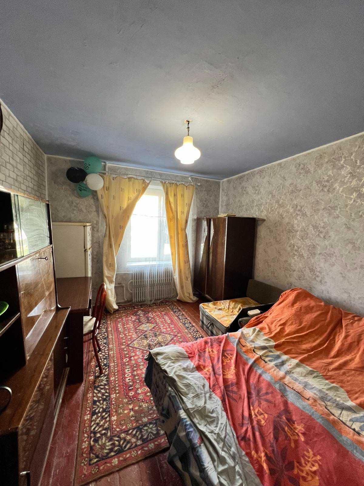 Продам комнату 11,5 метров, прям возле ТРК Украина, хорошее состояние!