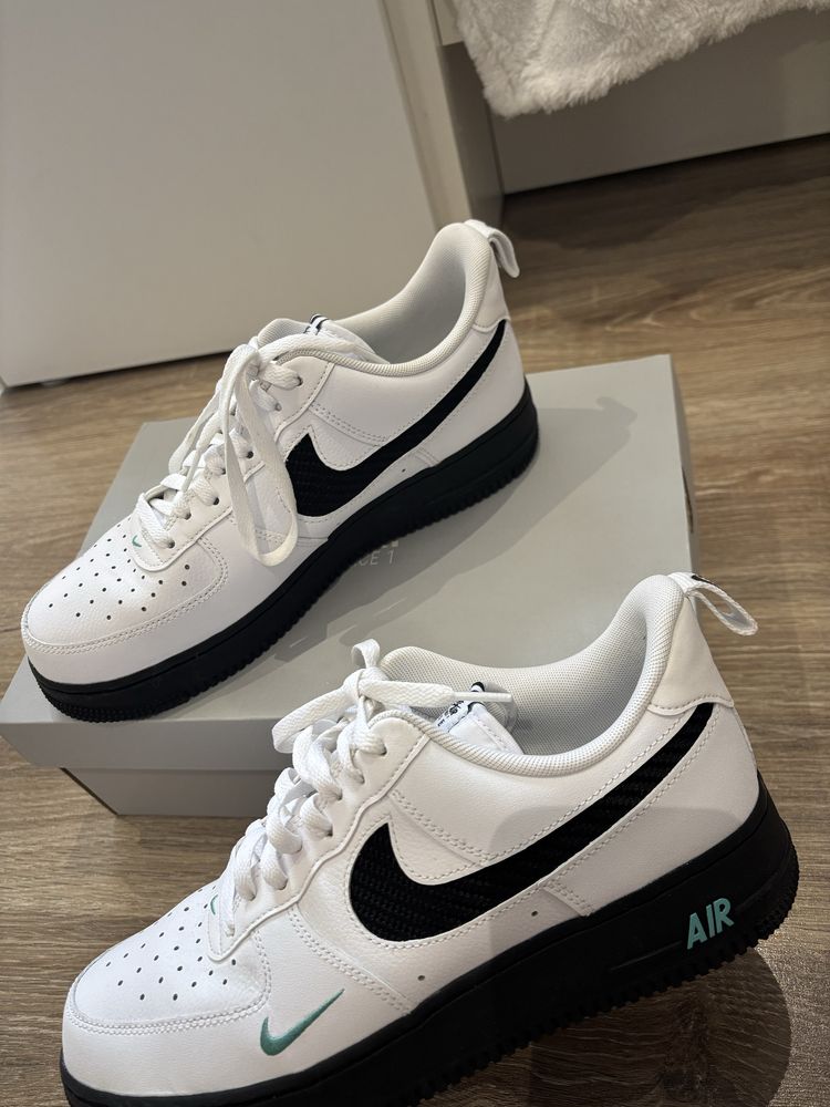 Nike Air Force 1 ’07 LV8 J22 rozmiar 42.5