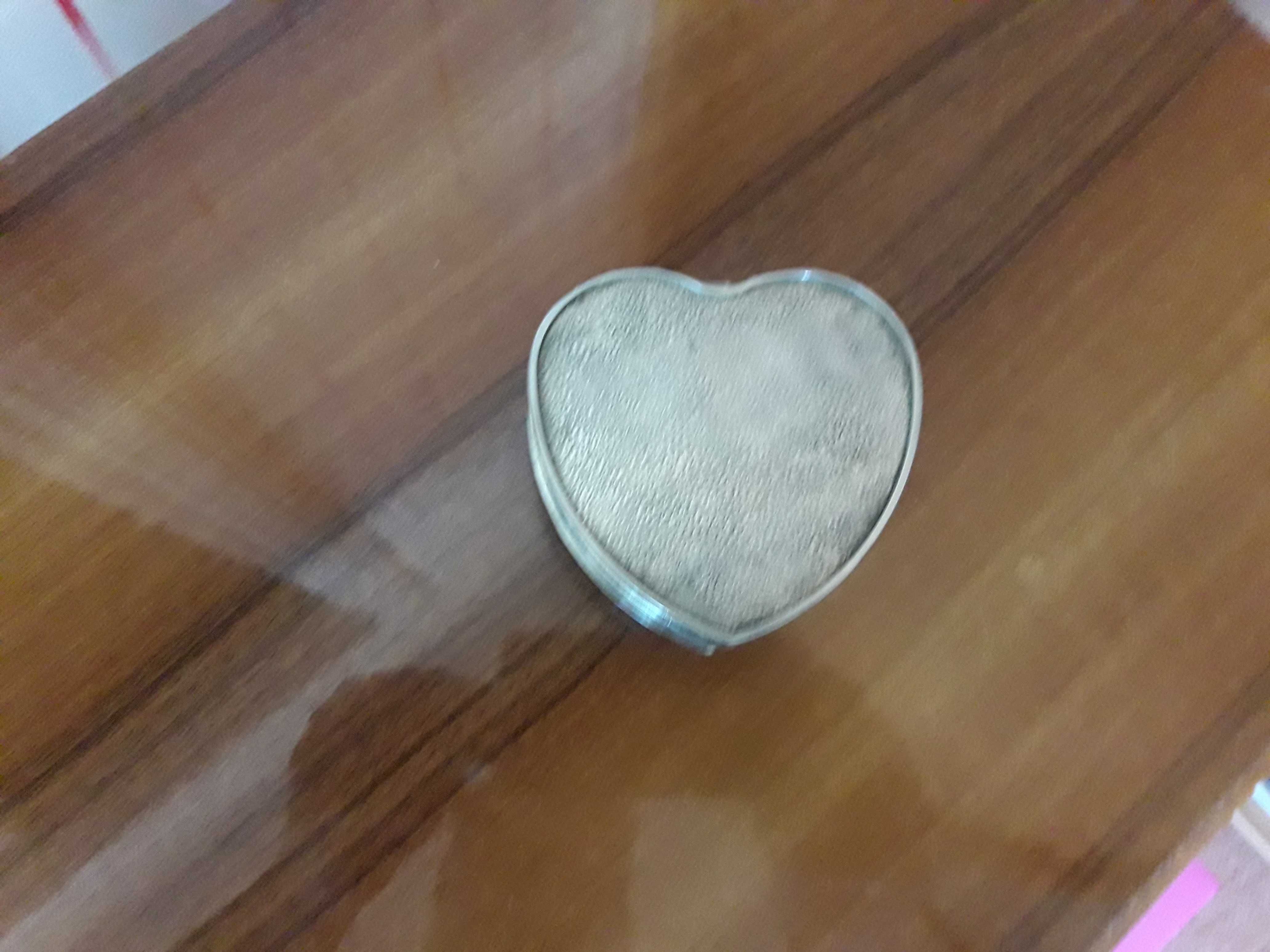 Шкатулка металл в форме сердца с орнаментом б/у