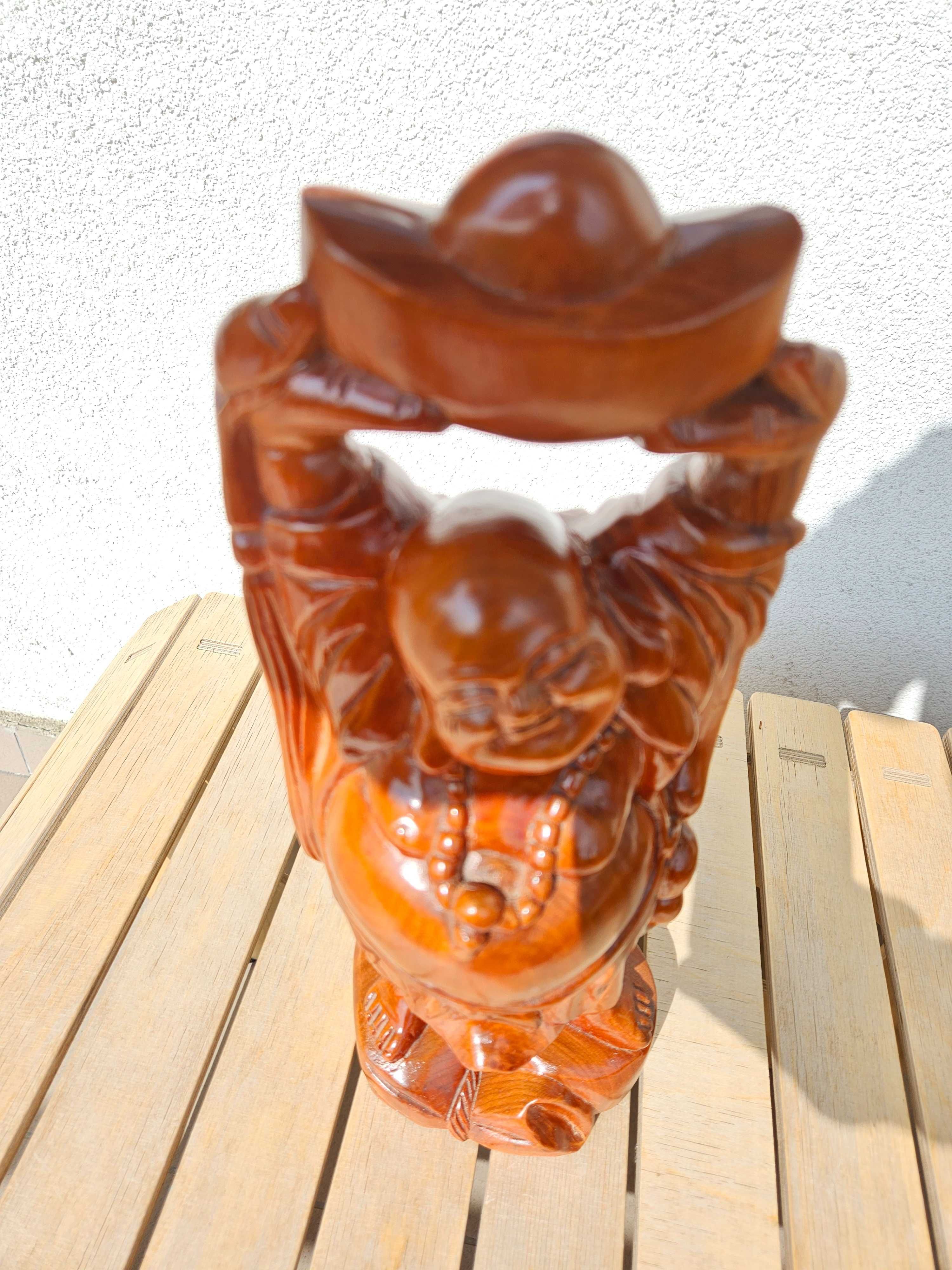 Stojący szczęśliwy budda z drewna - 34 cm wysokości