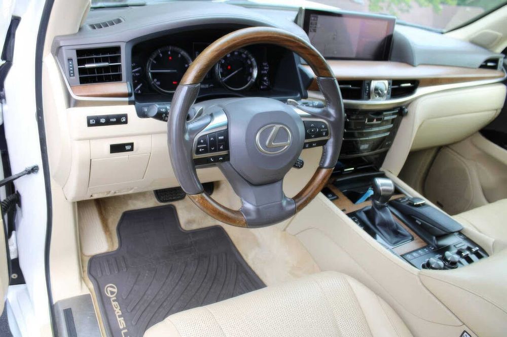 Lexus LX 570      2017