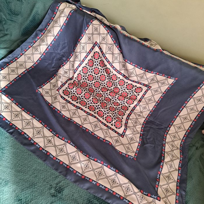 Massimo Dutti chusta duża 110x110  niebiesko -rozowa