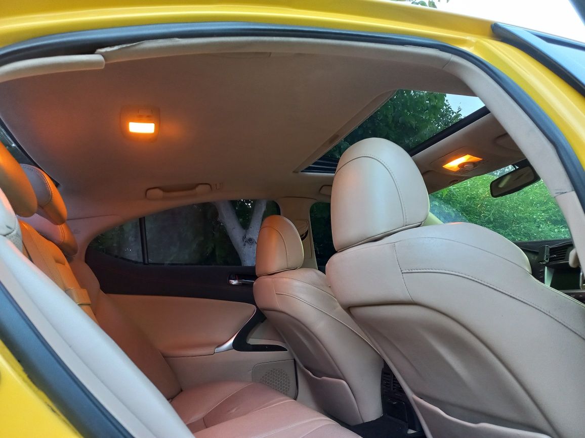 Lexus is 250 avtomat 4x4