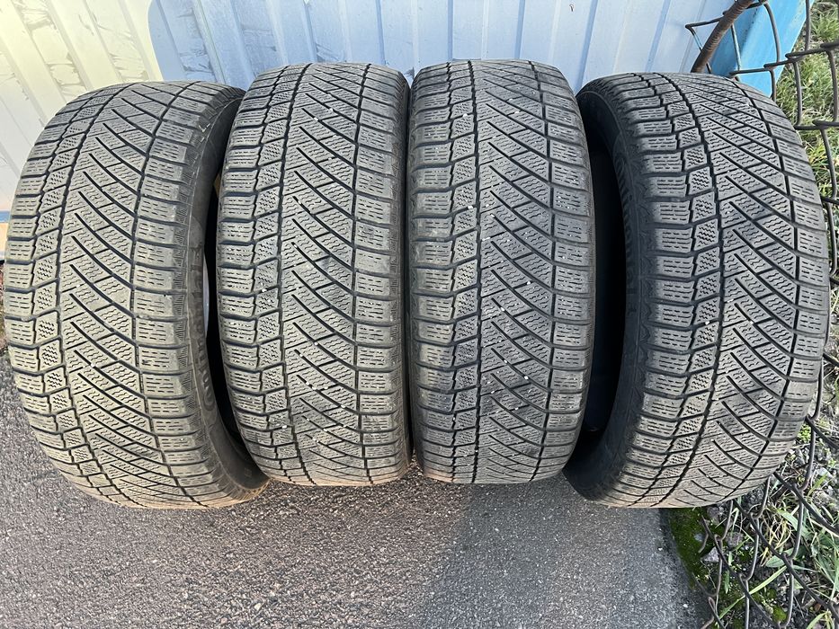 4шт. Шини Continental ContiVikingContact 6 215/55/17