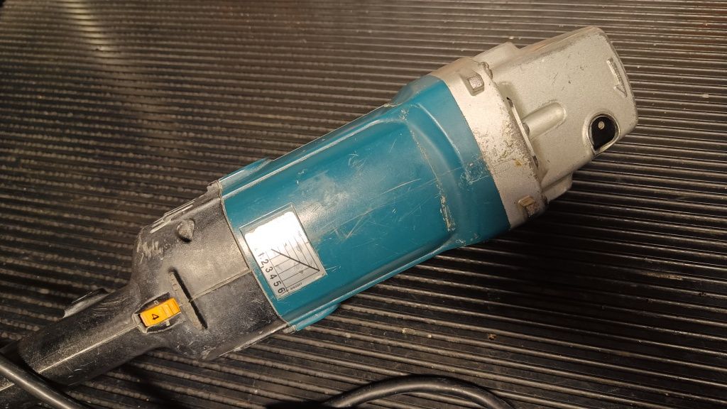 Polerka Makita 9227CB