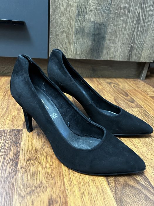 Туфлі на шпильці