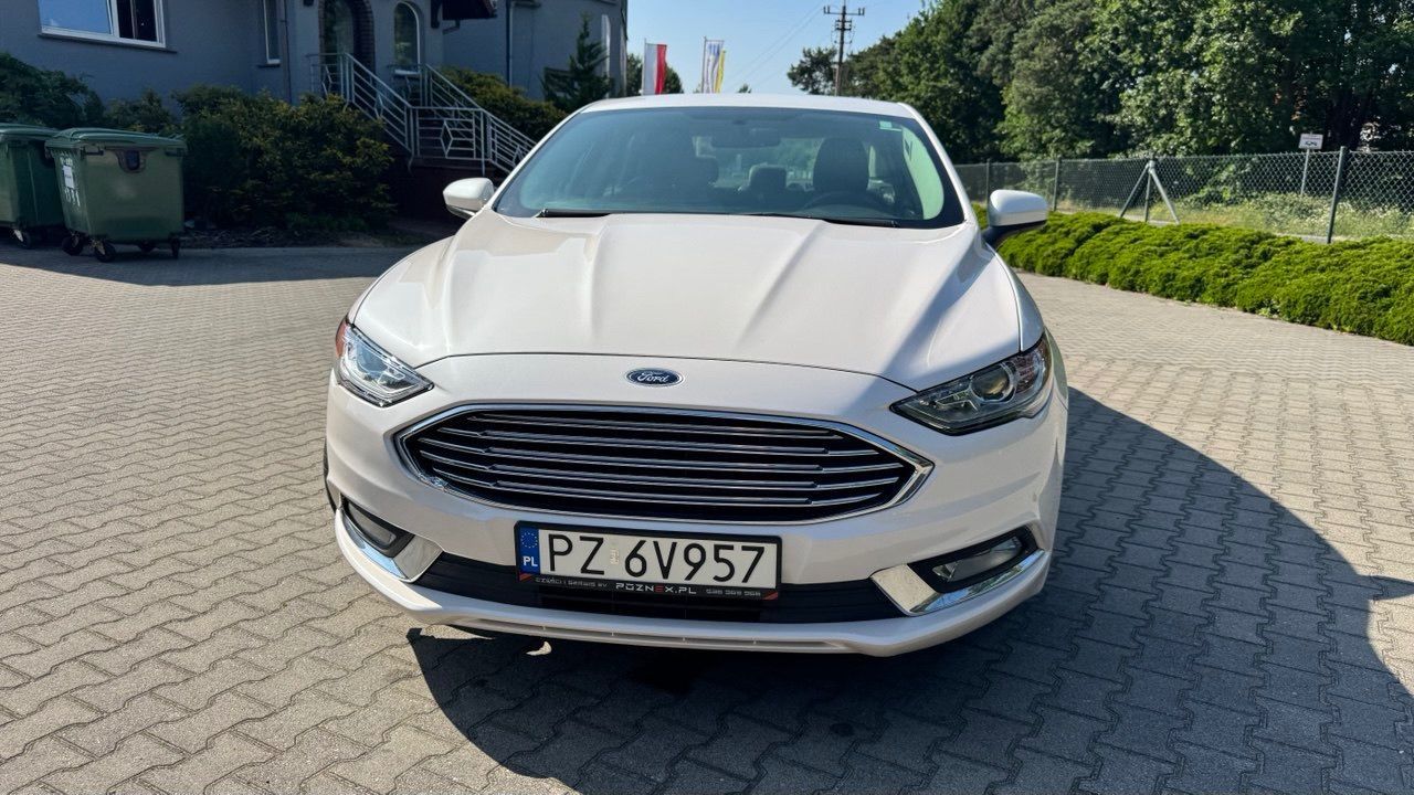 Ford Fusion 2.0 Hybrid SE z 2017 roku